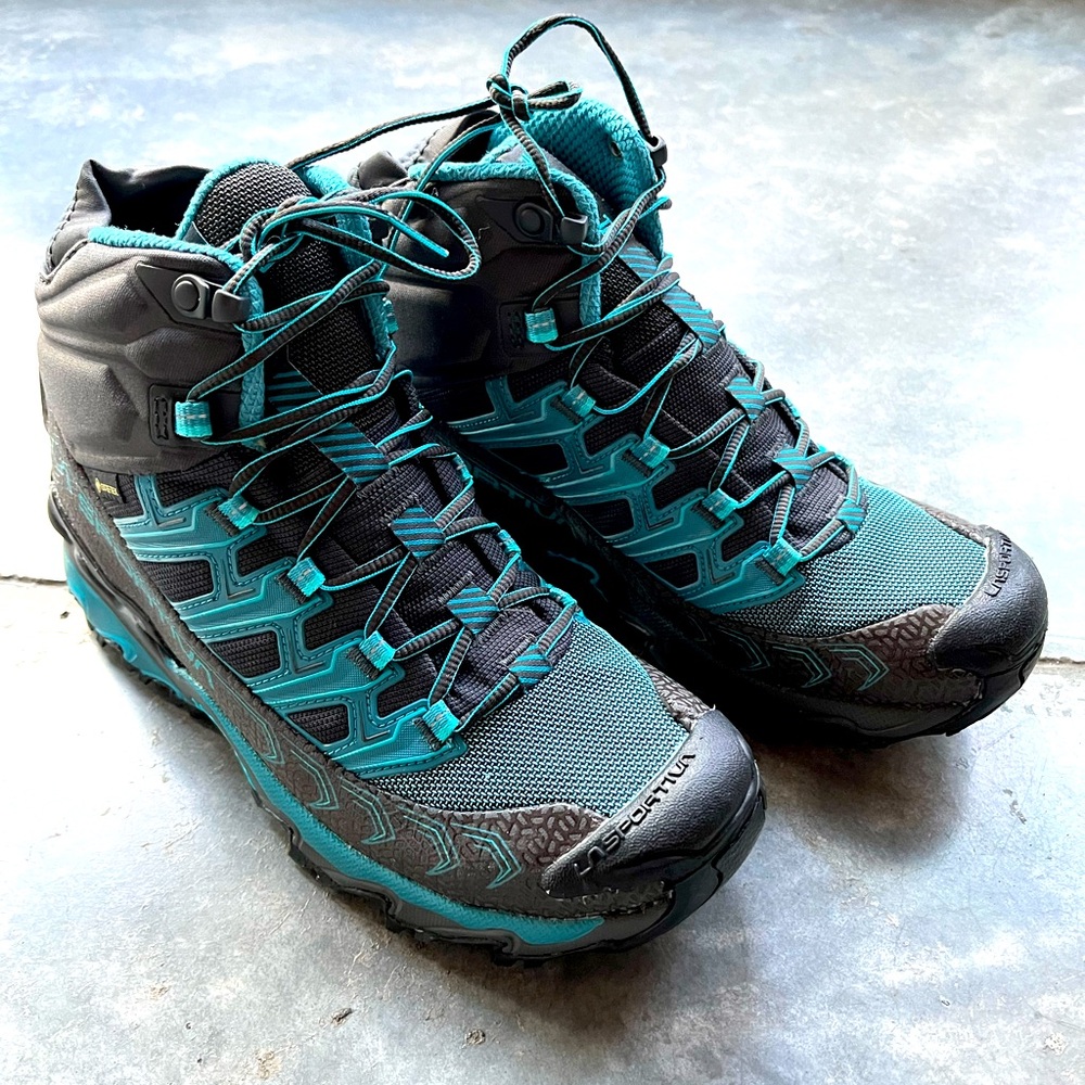 La Sportiva Ultra Raptor II Mid GTX Hiking Boots - Women's (size 39.5 EU/ 8 US)